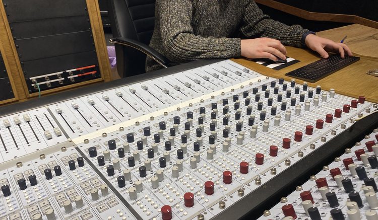 Real analog and digital mastering equipment used at Major Mixing