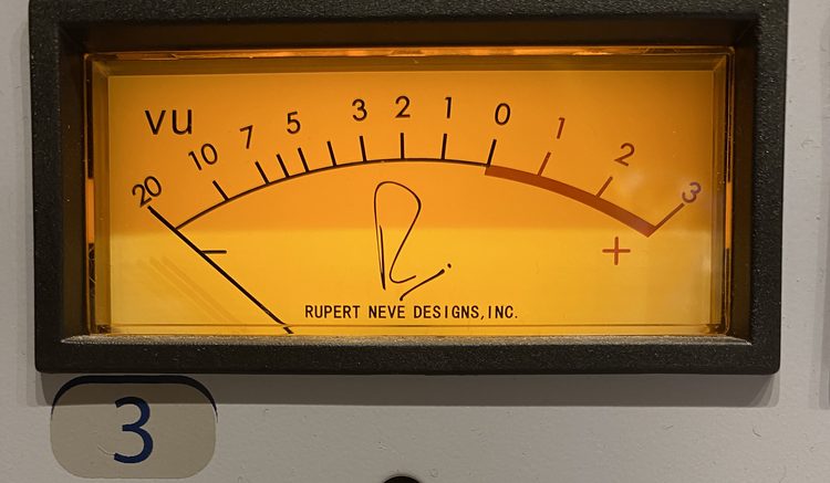Real analog and digital mastering equipment used at Major Mixing